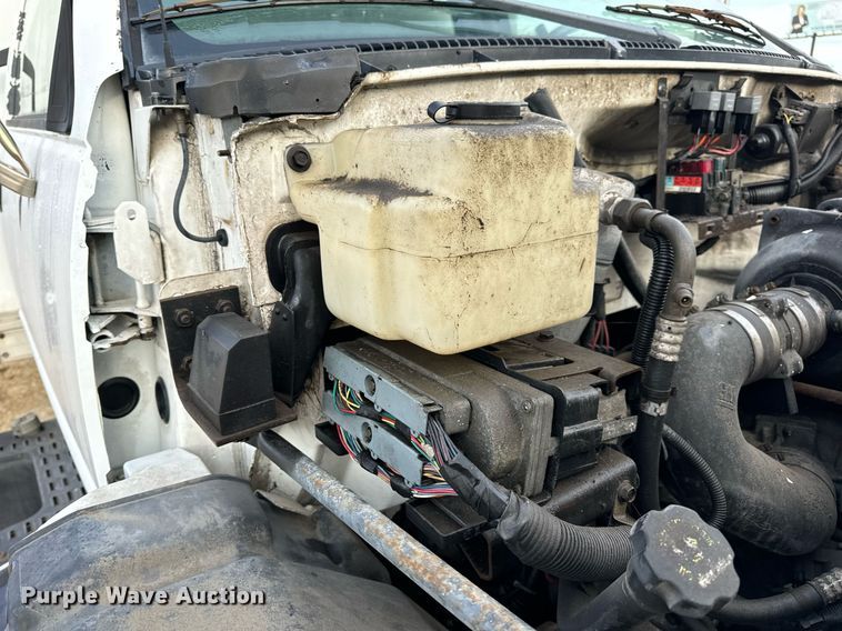 image for item EH7258 2000 Chevrolet  C6500 box truck