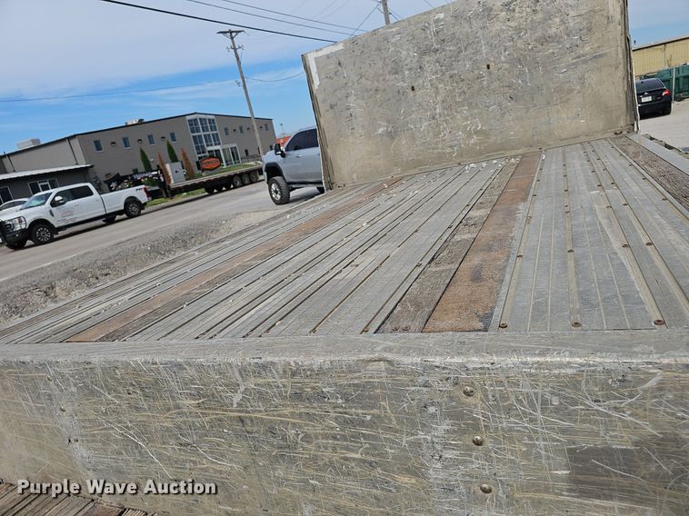 image for item IO9977 2001 Transcraft Eagle drop deck equipment trailer