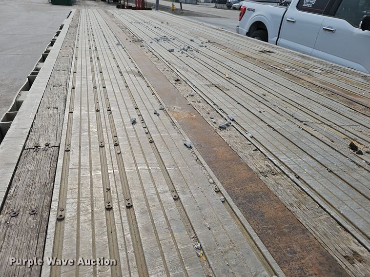 image for item IO9977 2001 Transcraft Eagle drop deck equipment trailer