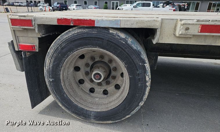 image for item IO9977 2001 Transcraft Eagle drop deck equipment trailer