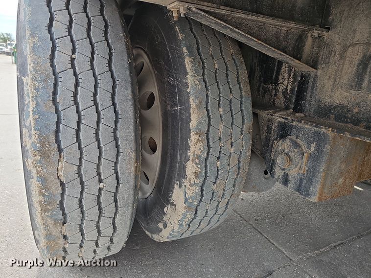 image for item IO9977 2001 Transcraft Eagle drop deck equipment trailer