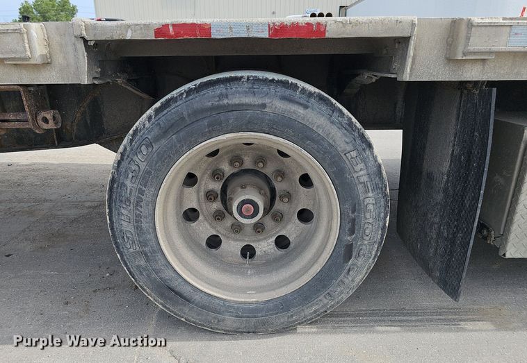 image for item IO9977 2001 Transcraft Eagle drop deck equipment trailer