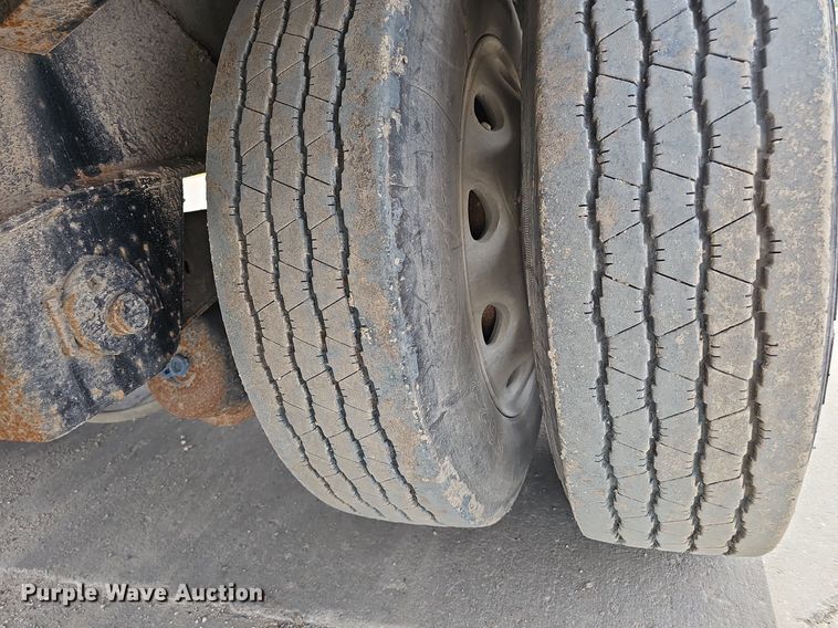 image for item IO9977 2001 Transcraft Eagle drop deck equipment trailer