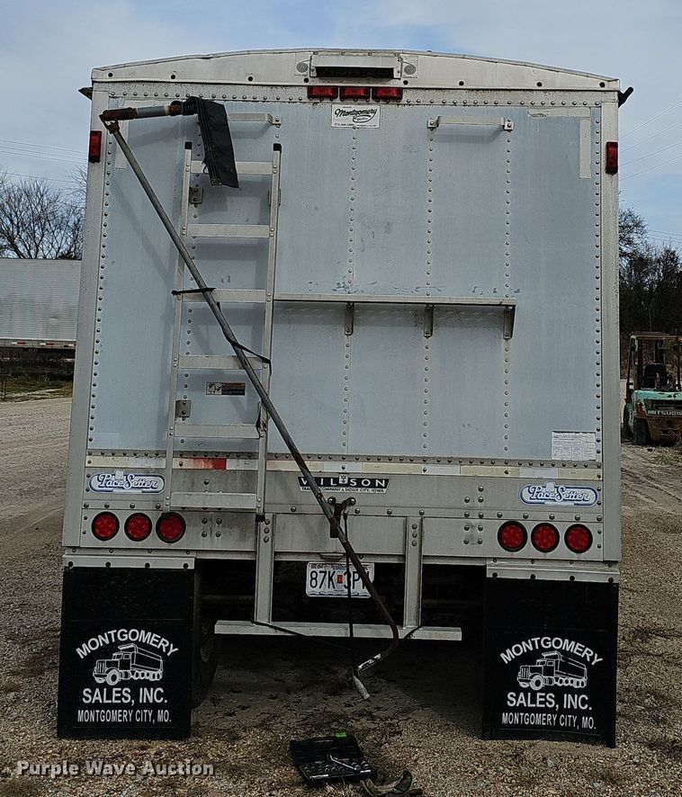 image for item OJ9263 2002 Wilson Hopper Trailer grain trailer