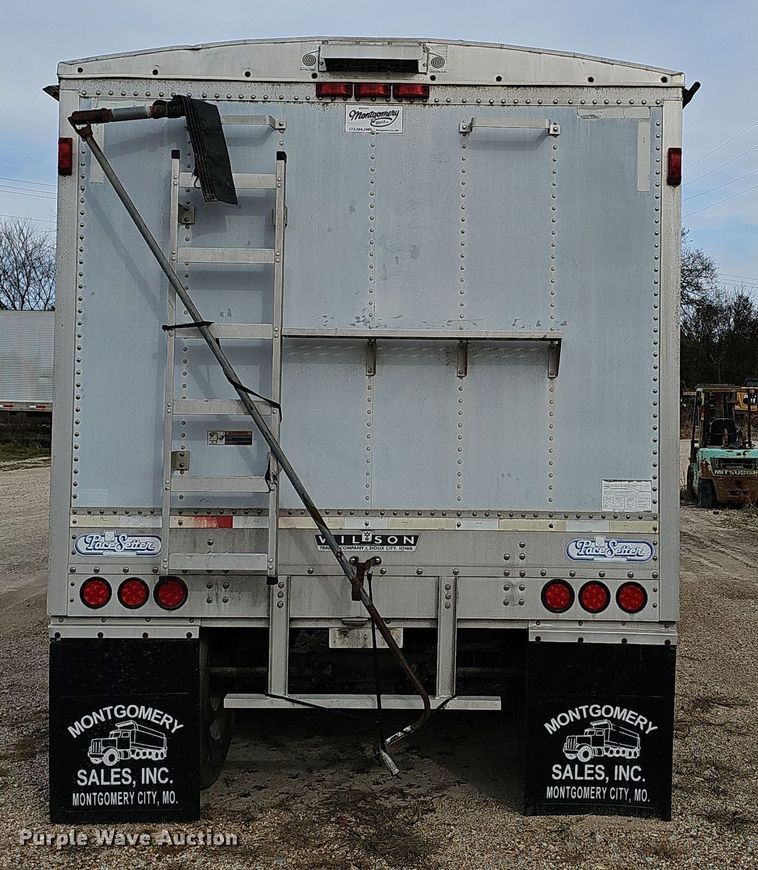 image for item OJ9263 2002 Wilson Hopper Trailer grain trailer