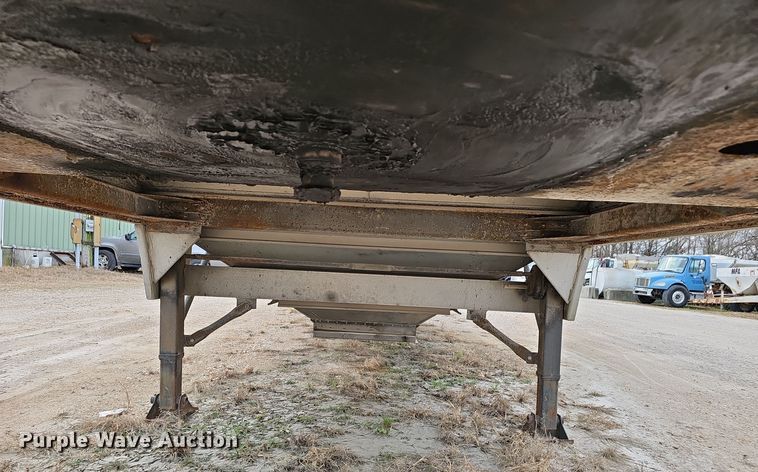 image for item OJ9263 2002 Wilson Hopper Trailer grain trailer