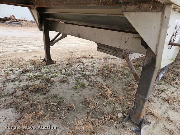 image for item OJ9263 2002 Wilson Hopper Trailer grain trailer