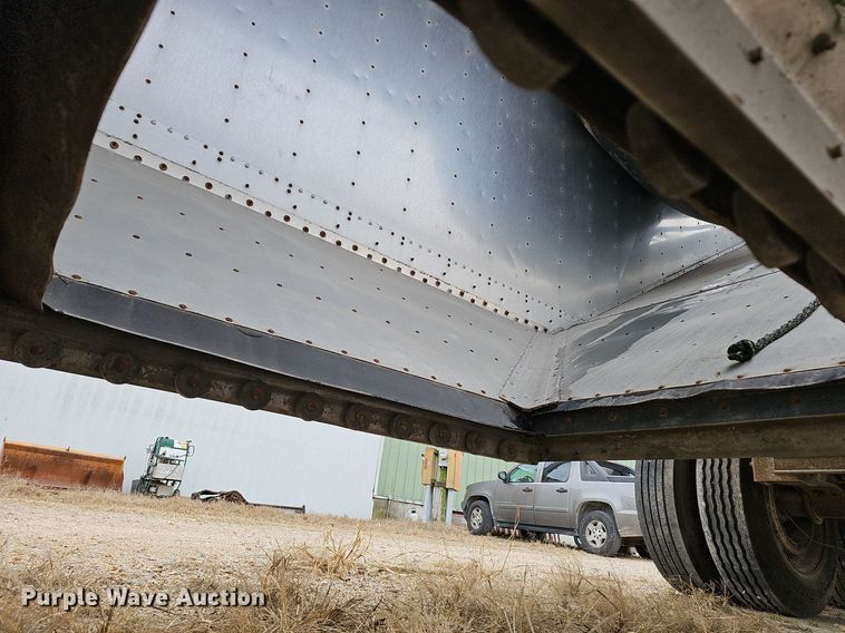 image for item OJ9263 2002 Wilson Hopper Trailer grain trailer