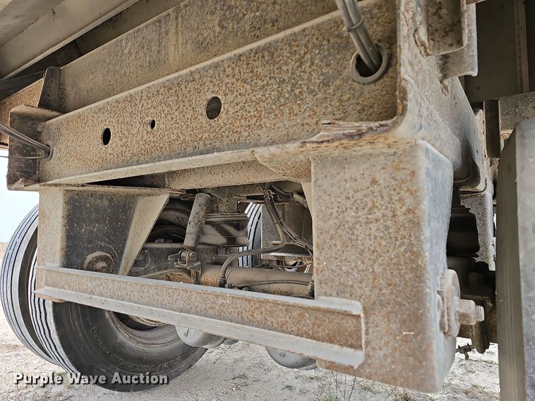 image for item OJ9263 2002 Wilson Hopper Trailer grain trailer