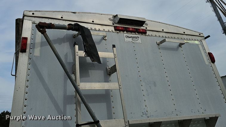 image for item OJ9263 2002 Wilson Hopper Trailer grain trailer