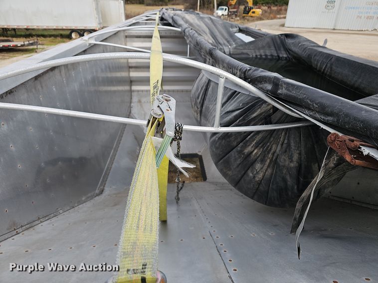 image for item OJ9263 2002 Wilson Hopper Trailer grain trailer