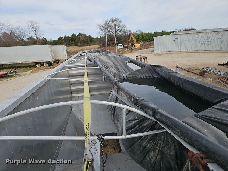 image for item OJ9263 2002 Wilson Hopper Trailer grain trailer