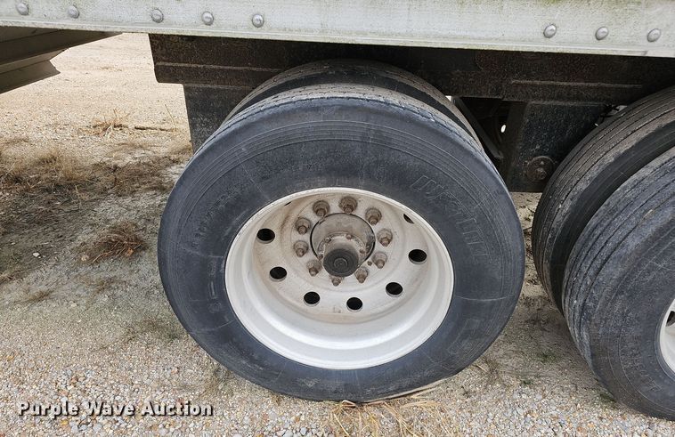 image for item OJ9263 2002 Wilson Hopper Trailer grain trailer