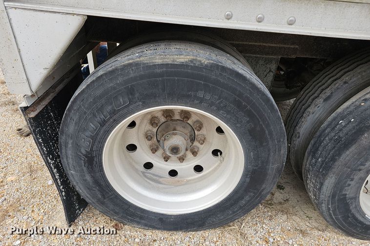 image for item OJ9263 2002 Wilson Hopper Trailer grain trailer