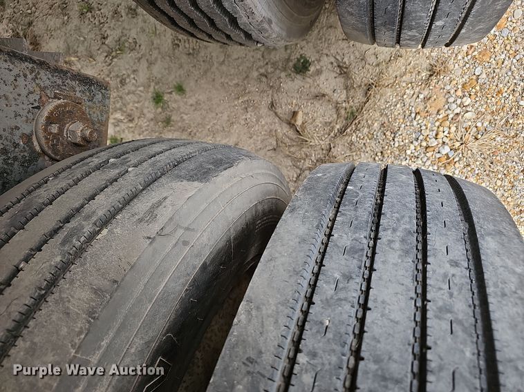 image for item OJ9263 2002 Wilson Hopper Trailer grain trailer