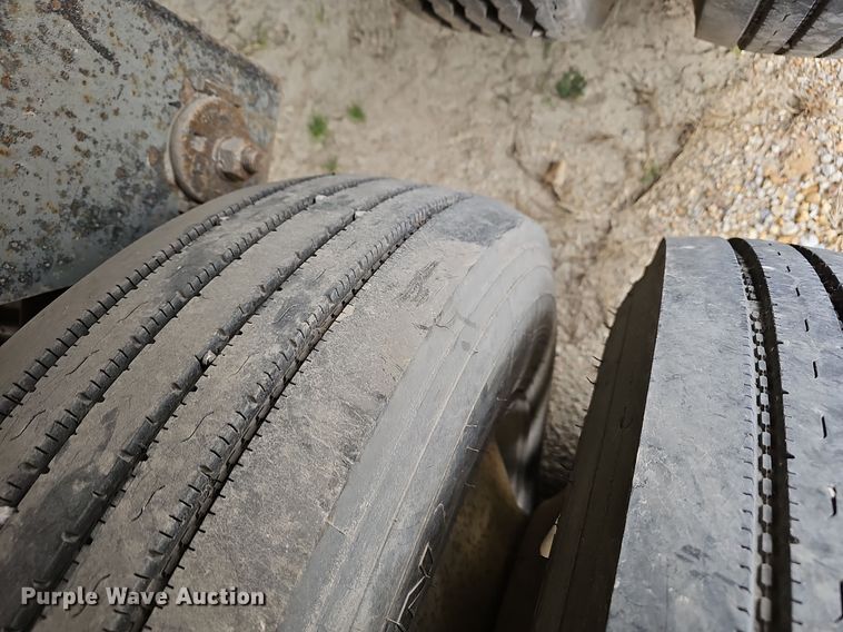 image for item OJ9263 2002 Wilson Hopper Trailer grain trailer