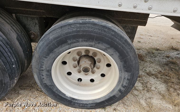 image for item OJ9263 2002 Wilson Hopper Trailer grain trailer