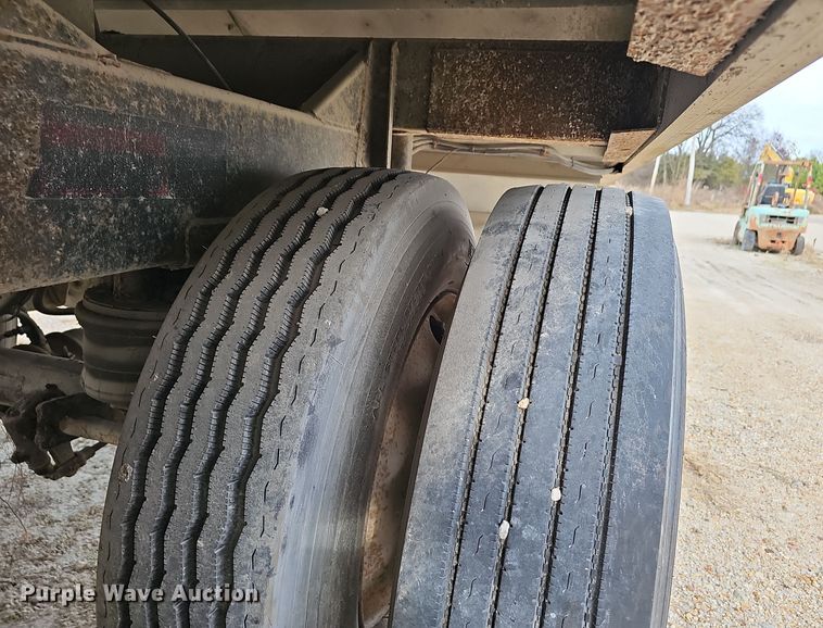 image for item OJ9263 2002 Wilson Hopper Trailer grain trailer