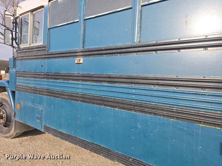 image for item DO7740 1999 Freightliner  FS65 bus