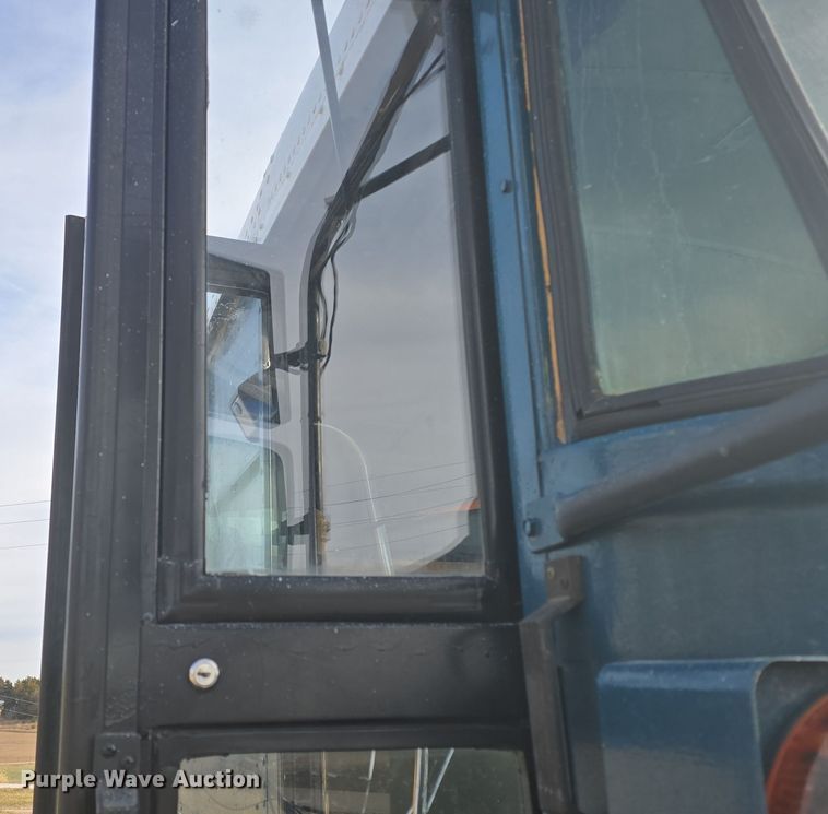 image for item DO7740 1999 Freightliner  FS65 bus