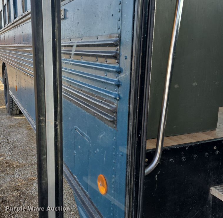 image for item DO7740 1999 Freightliner  FS65 bus