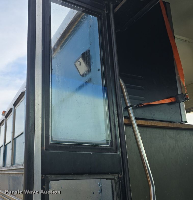 image for item DO7740 1999 Freightliner  FS65 bus