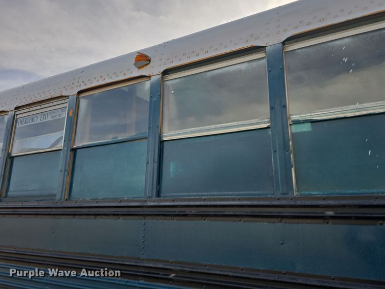 image for item DO7740 1999 Freightliner  FS65 bus