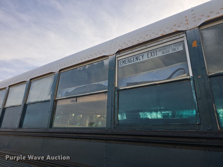 image for item DO7740 1999 Freightliner  FS65 bus