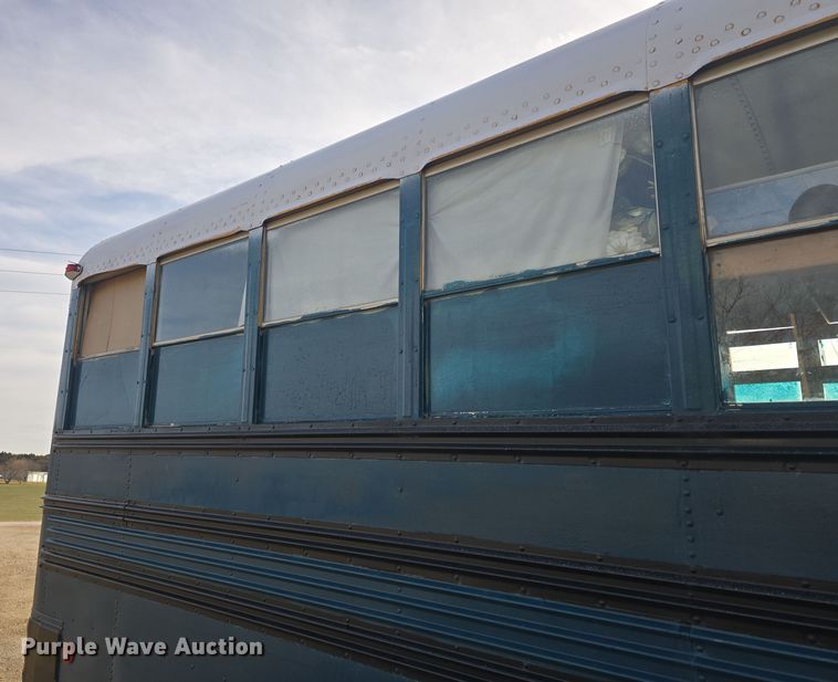 image for item DO7740 1999 Freightliner  FS65 bus