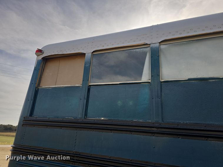 image for item DO7740 1999 Freightliner  FS65 bus