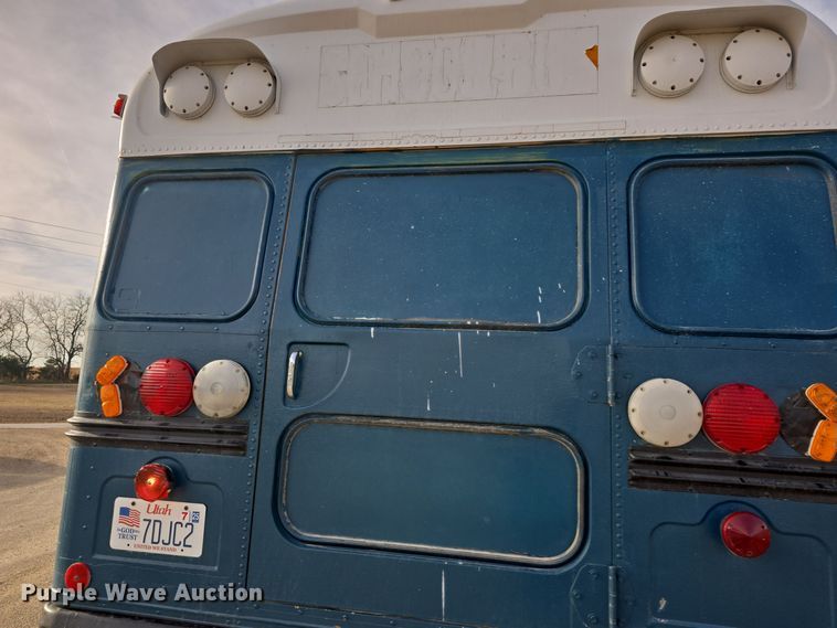 image for item DO7740 1999 Freightliner  FS65 bus