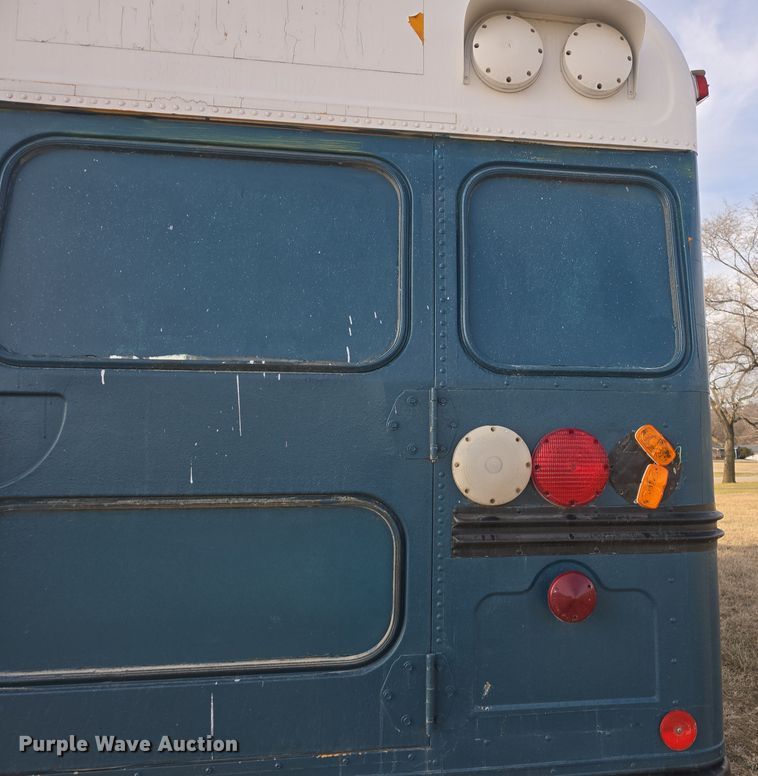 image for item DO7740 1999 Freightliner  FS65 bus