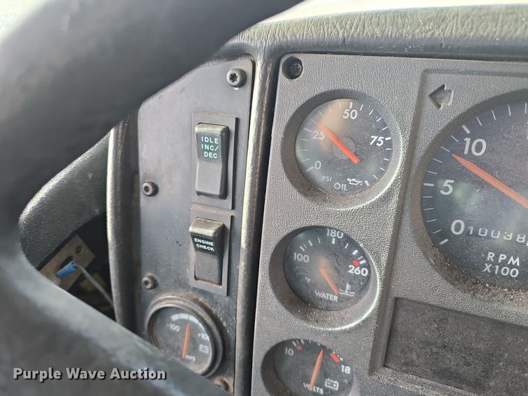 image for item DO7740 1999 Freightliner  FS65 bus