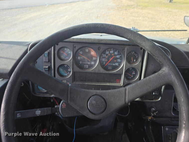 image for item DO7740 1999 Freightliner  FS65 bus