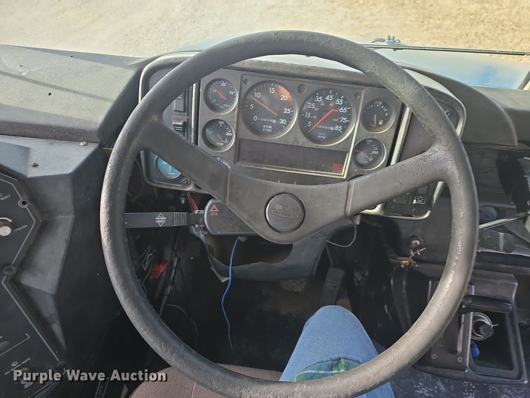 image for item DO7740 1999 Freightliner  FS65 bus