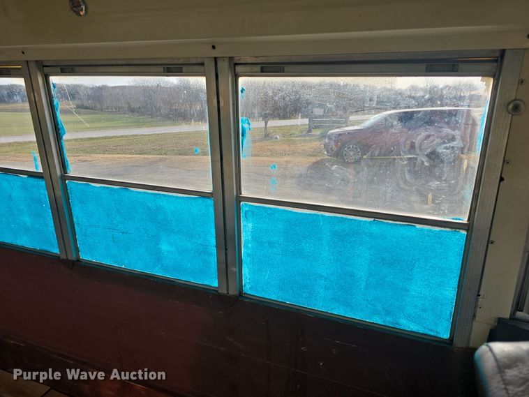 image for item DO7740 1999 Freightliner  FS65 bus