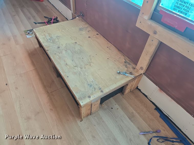 image for item DO7740 1999 Freightliner  FS65 bus