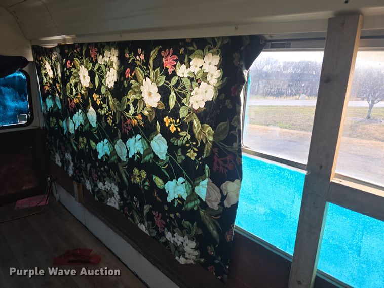 image for item DO7740 1999 Freightliner  FS65 bus