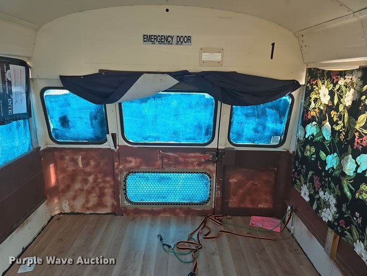 image for item DO7740 1999 Freightliner  FS65 bus