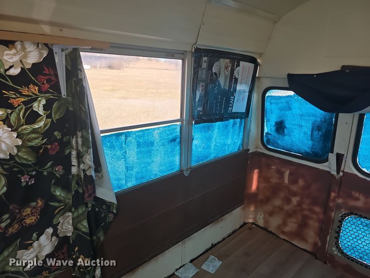 image for item DO7740 1999 Freightliner  FS65 bus