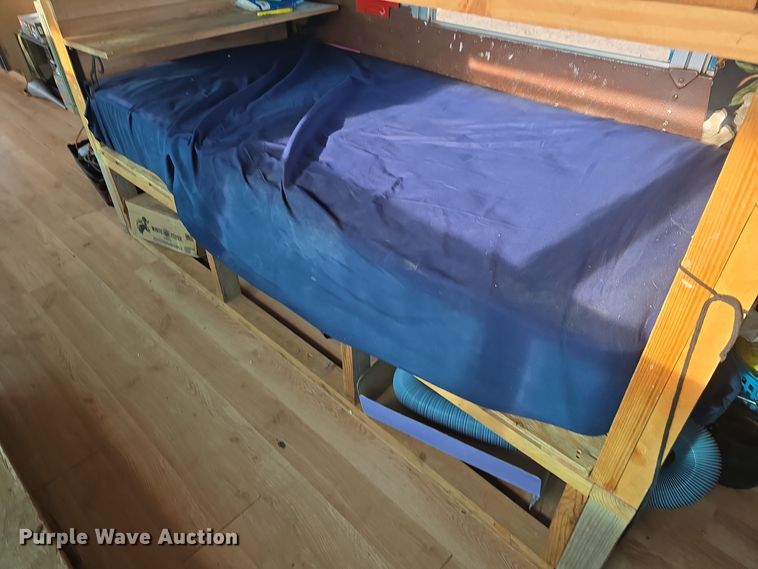 image for item DO7740 1999 Freightliner  FS65 bus