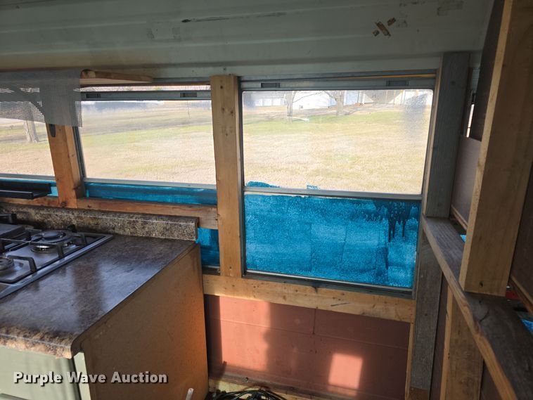 image for item DO7740 1999 Freightliner  FS65 bus