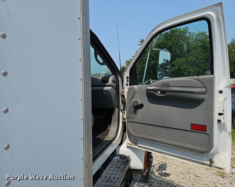 image for item DP6595 2005 Ford F750 Super Duty XL box truck