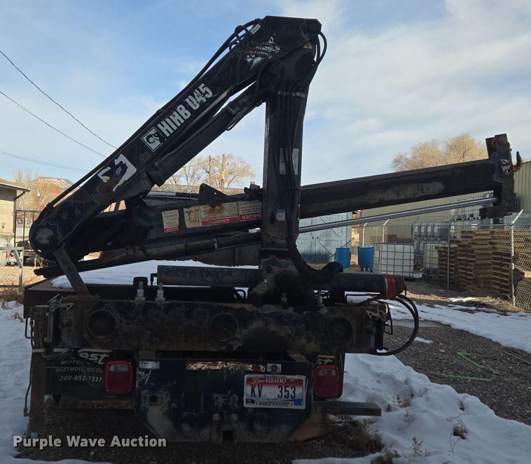 image for item DT7024 2014 Dodge Ram 4500HD flatbed truck