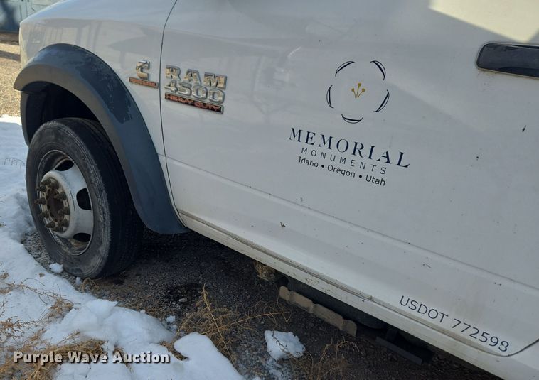 image for item DT7024 2014 Dodge Ram 4500HD flatbed truck