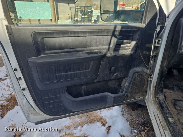 image for item DT7024 2014 Dodge Ram 4500HD flatbed truck