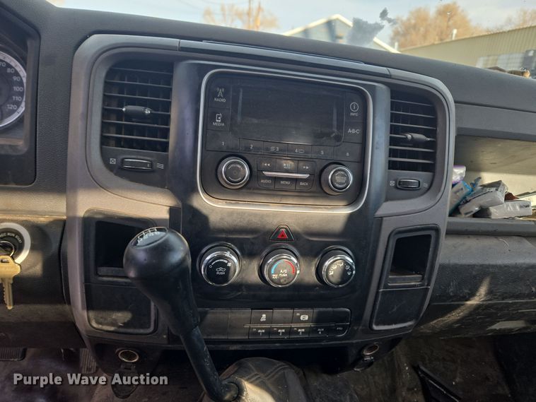 image for item DT7024 2014 Dodge Ram 4500HD flatbed truck