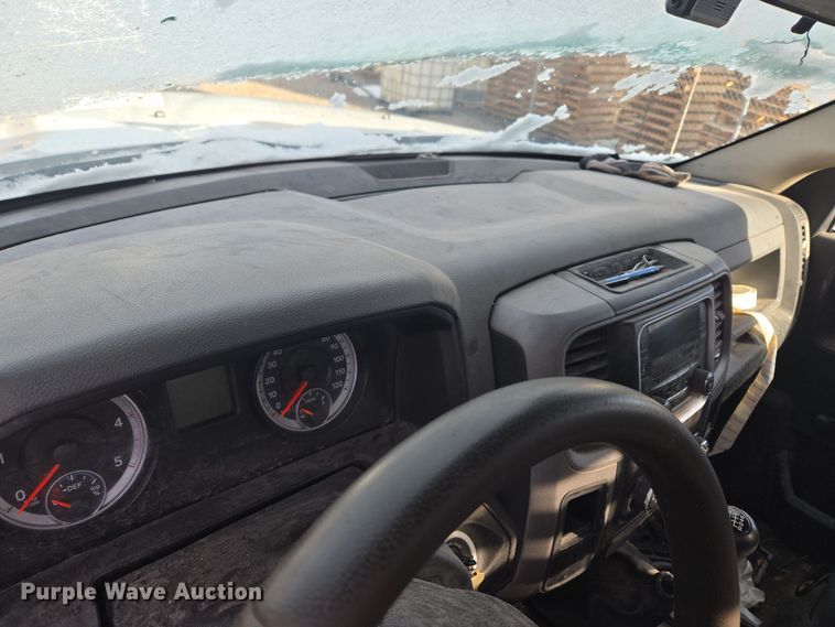 image for item DT7024 2014 Dodge Ram 4500HD flatbed truck