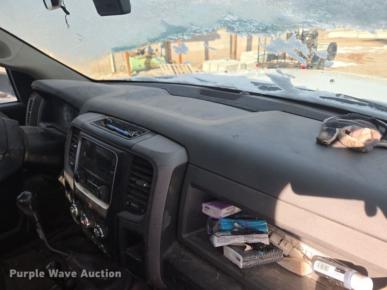 image for item DT7024 2014 Dodge Ram 4500HD flatbed truck