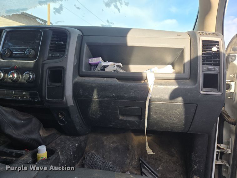 image for item DT7024 2014 Dodge Ram 4500HD flatbed truck